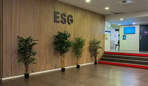 Bâtiment moderne de l'Ecole de commerce ESG Paris