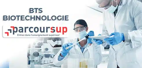 Deux jeunes alternants en laboratoire travaillant pendant leurs études de biotechnologies