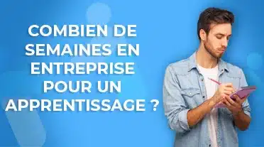 Jeune étudiant notant ses périodes en entreprise sur son calendrier d'alternance