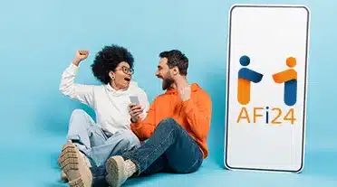 Deux étudiants content découvrent les aides aux premier équipement avec AFi24