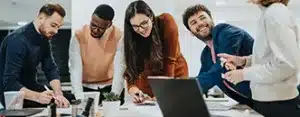 Des collègues RH organisent le recrutement d'alternant pour renforcer les équipes et transmettre un savoir faire