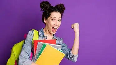 Jeune apprentis super heureuse car elle sait qu'elle va faire son apprentissage accompagné par AFi24
