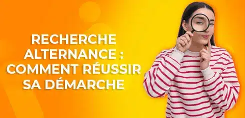 Jeune femme recherchant à la loupe comment trouver une alternance