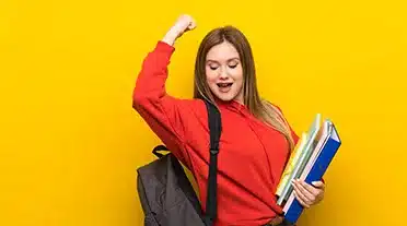 Jeune alternante super heureuse d'avoir trouver le coaching alternance AFi24
