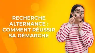 Jeune étudiante qui regarde à la loupe tous les conseil pour trouver son apprentissage