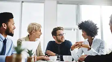 Equipe RH réfléchissant à la taxe apprentissage