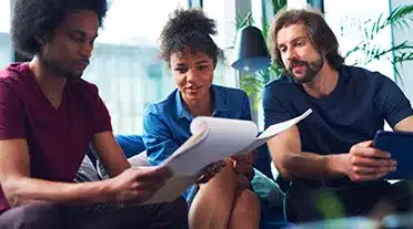 Equipe RH qui se renseigne sur la possibilité d'embauche d'un apprenti pour l'entreprise