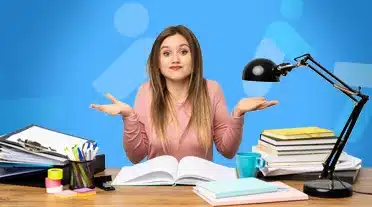 Jeune étudiante qui se pose des question sur comment avoir une bourse en alternance