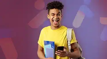 étudiant super heureux d'avoir tous les conseils pour trouver son alternance au bon moment