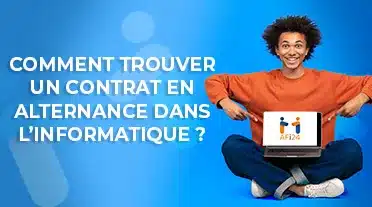 Jeune étudiant heureux de voir les conseils pour trouver une alternance en informatique