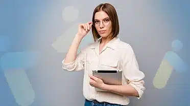 Etudiante sérieuse qui défini ses objectifs professionnel