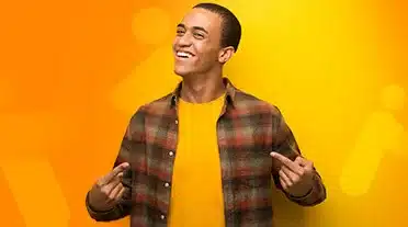 étudiant heureux de connaitre toutes les astuces pour trouver une entreprise en alternance