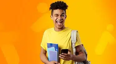 Etudiant super heureux car il va avoir des congés payés pendant son alternance