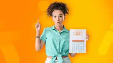 étudiante qui se renseigne sur les vacances en alternances