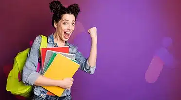 Etudiante heureuse de savoir comment bien gérer la période d'essai en alternance