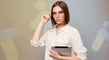 Etudiante bien préparée à gérer la conversation téléphonique efficacement pour trouver son alternance