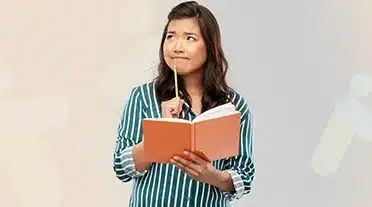 Jeunes alternante notant bien tous les conseils à suivre pour rompre son alternance