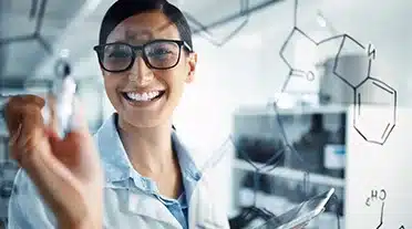 Jeune étudiante montrant toute ses capacité professionnelle pour son alternance