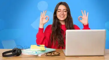 Jeune étudiante ayant compris toute les aides possible à l'alternance grâce à AFi24