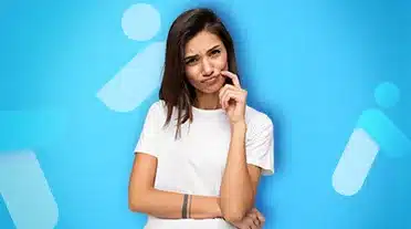 étudiante se posant des questions sur comment faire en cas de litige sur la prime de fin d'année en alternance