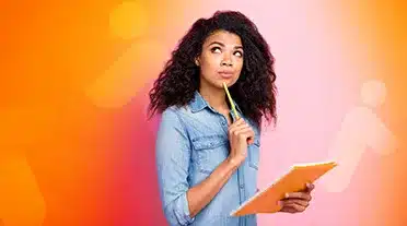 étudiante notant les tendances de l'alternance
