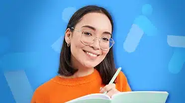 étudiante notant les infos sur le salaire minimum en alternance