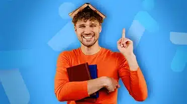 étudiant consultant le panorama des formations en Occitanie