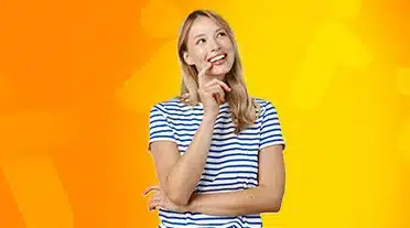 étudiante rêvant aux perspectives de formations en alternance