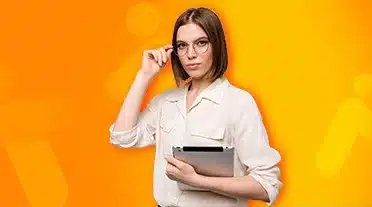 étudiante notant bien quels revenues sont soumis à l'imposition en apprentissage