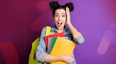 étudiante surprise de voir tous les avantages de l'apprentissage