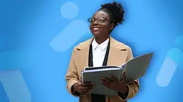 étudiante heureuse de connnaître les droits et les devoirs d'un apprenti