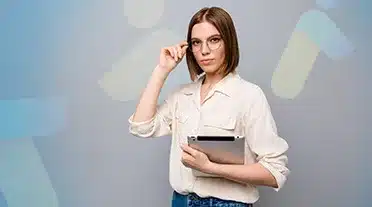 étudiante notant les limites 'âge pour l'apprentissage