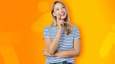 étudiante réfléchissant à pourquoi l'apprentissage favorise l'insertion professionnelle