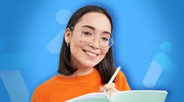 étudiante notant tous les conseils AFi24 pour trouver une alternance dans le Grand-Est