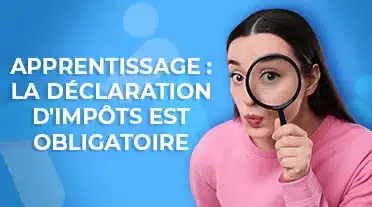 étudiante observant à la loupe ses obligation de déclaration d'impôts