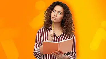 étudiantes notant tous les étapes clés d'un apprentissage réussi