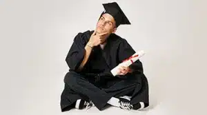 étudiant se posant des questions sur comment faire une alternance dans les sciences dans les Hauts de France