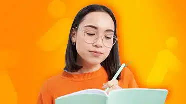 apprenti notant les pallier de rémunération d'un CDI apprentissage
