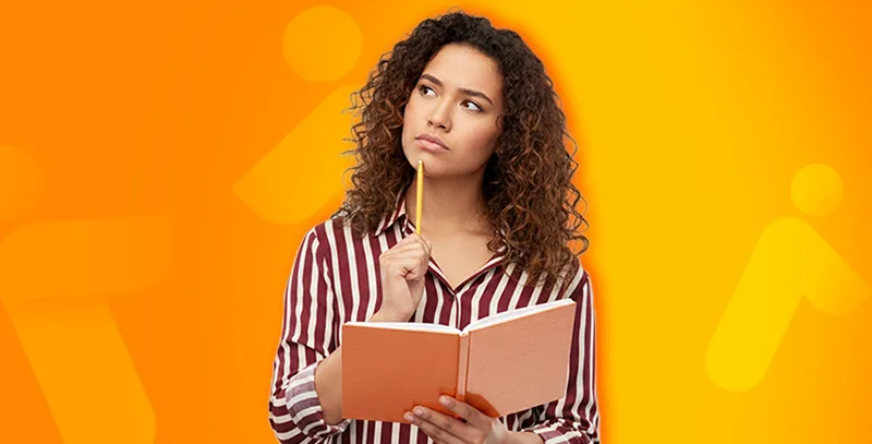 étudiante notant les infos sur le cadre légale de l'apprentissage