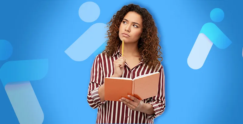 étudiante notant les conseils sur comment trouver une alternance