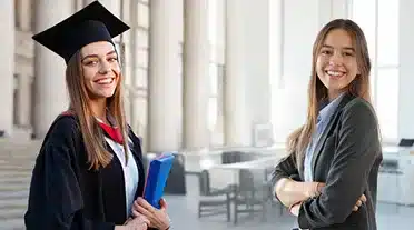 alternante ayant la double casquette étudiante et employée grâce à l'apprentissage